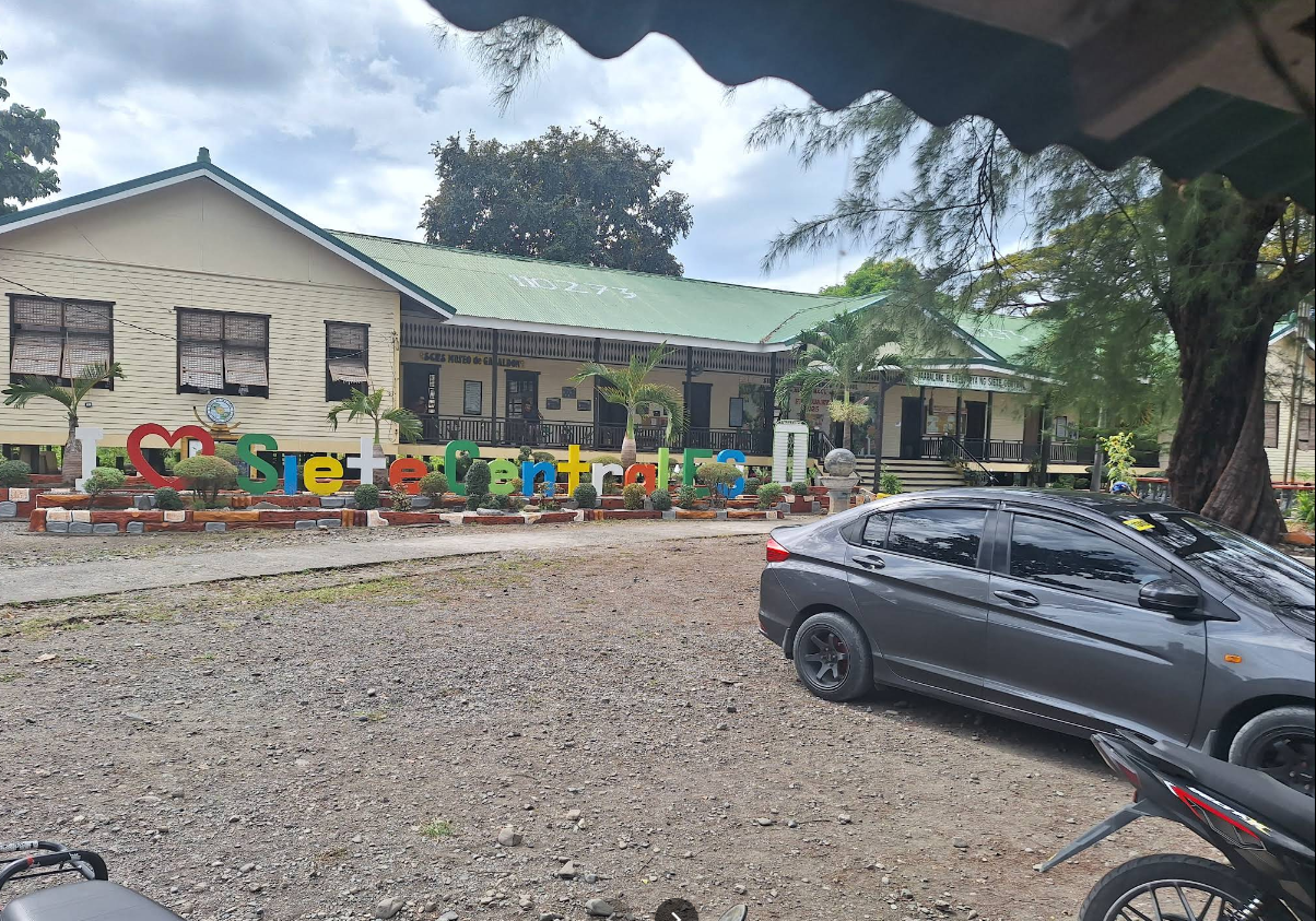 Gabaldon Building of Siete Central Farm School